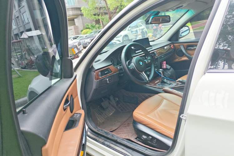 Used BMW 3 Series 2011 320i Sport Edition Driver Seat