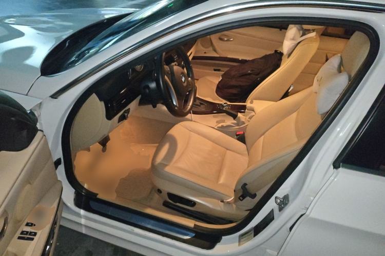 Used BMW 3 Series 2011 325i Luxury Edition Driver Seat