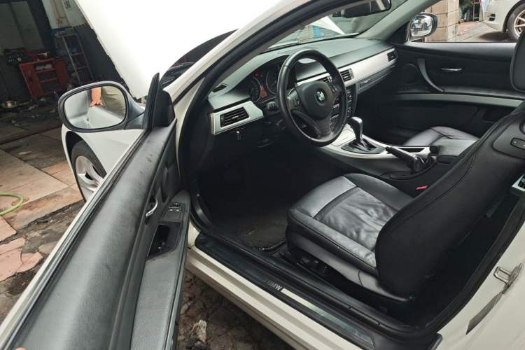 Used BMW 3 Series 2011 325i two-door coupe Driver Seat
