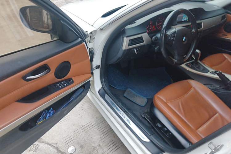 Used BMW 3 Series 2011 320i Luxury Edition Driver Seat