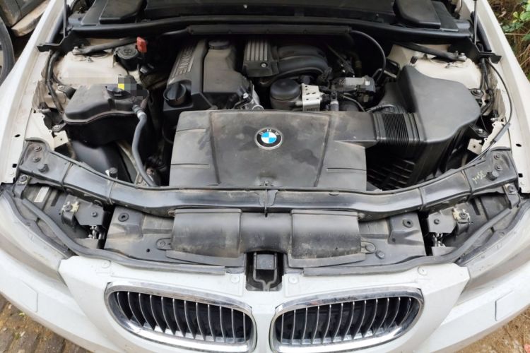 Used BMW 3 Series 2011 320i Luxury Edition Engine Bay