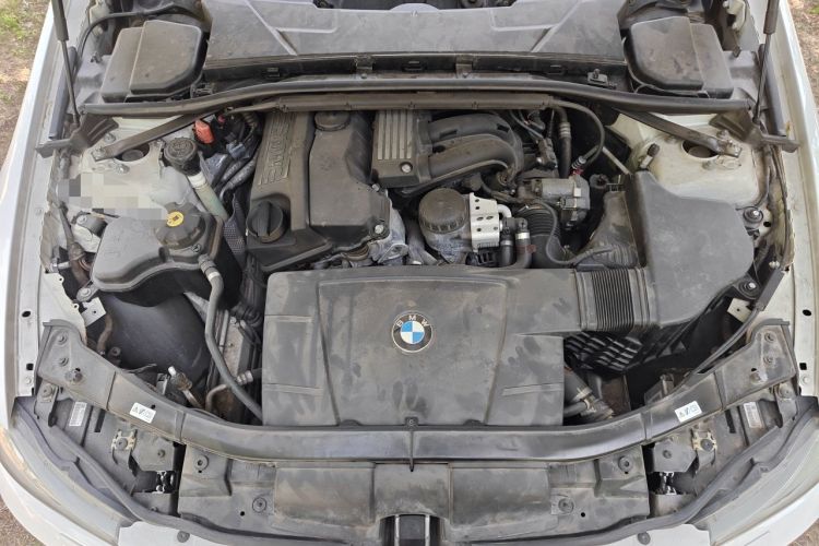 Used BMW 3 Series 2011 320i Luxury Edition Engine Bay