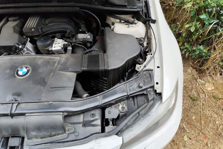 Used BMW 3 Series 2011 320i Luxury Edition Engine Bay Left