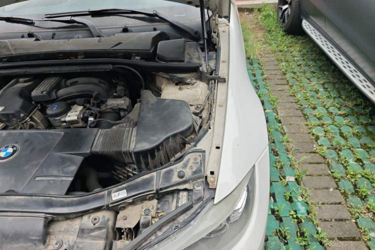 Used BMW 3 Series 2011 320i Luxury Edition Engine Bay Left