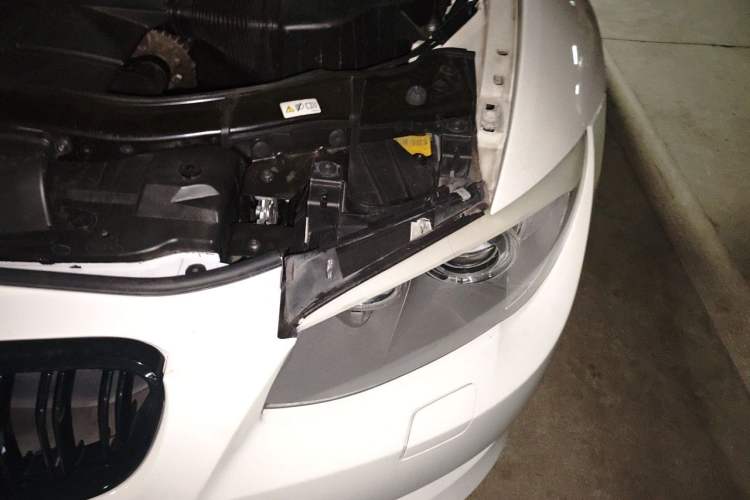 Used BMW 3 Series 2011 320i Convertible Coupe Engine Bay Left