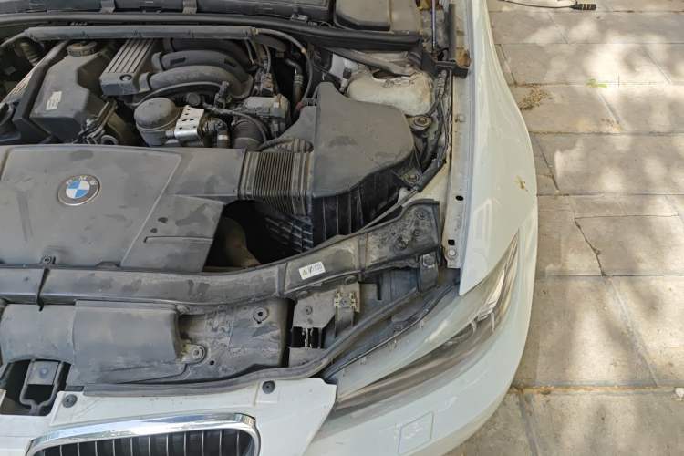Used BMW 3 Series 2011 320i Sport Edition Engine Bay Left