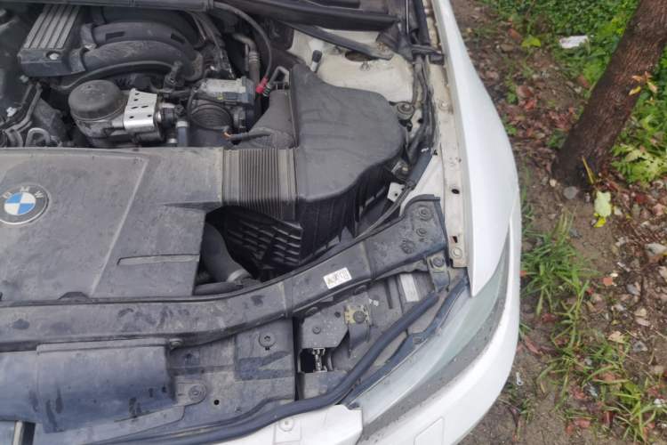 Used BMW 3 Series 2011 320i Sport Edition Engine Bay Left
