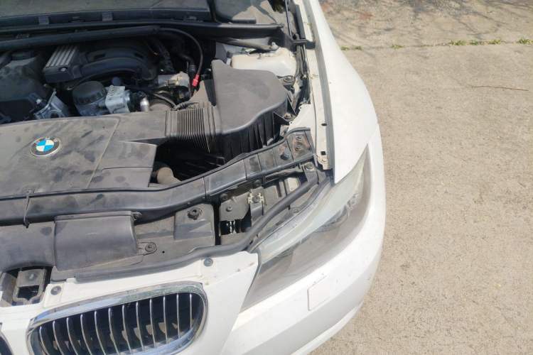 Used BMW 3 Series 2011 320i Luxury Edition Engine Bay Left