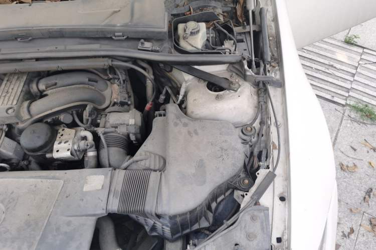 Used BMW 3 Series 2011 320i Luxury Edition Engine Bay Left