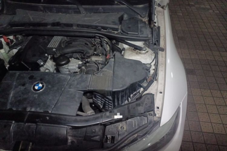 Used BMW 3 Series 2011 320i Luxury Edition Engine Bay Left