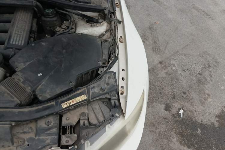 Used BMW 3 Series 2011 330i two-door coupe Engine Bay Left