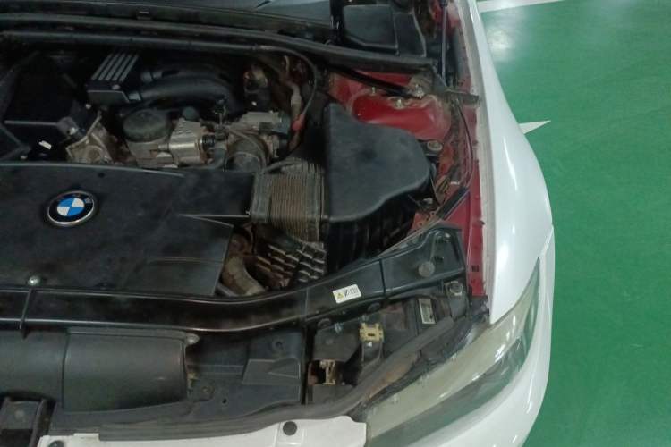 Used BMW 3 Series 2011 320i Luxury Edition Engine Bay Left