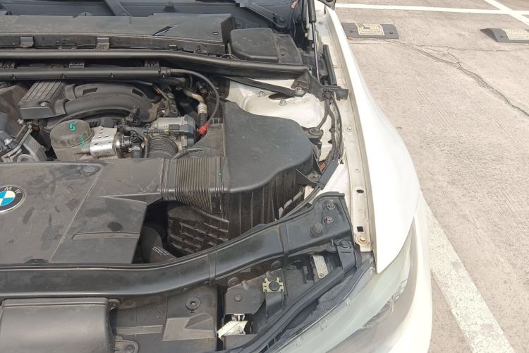 Used BMW 3 Series 2011 320i Sport Edition Engine Bay Left