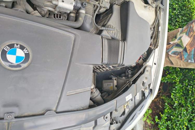 Used BMW 3 Series 2011 320i Sport Edition Engine Bay Left