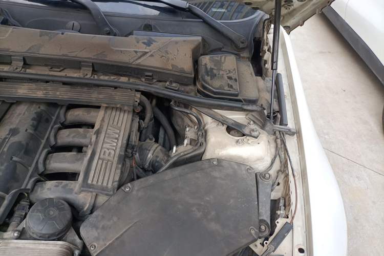 Used BMW 3 Series 2011 325i Luxury Edition Engine Bay Left