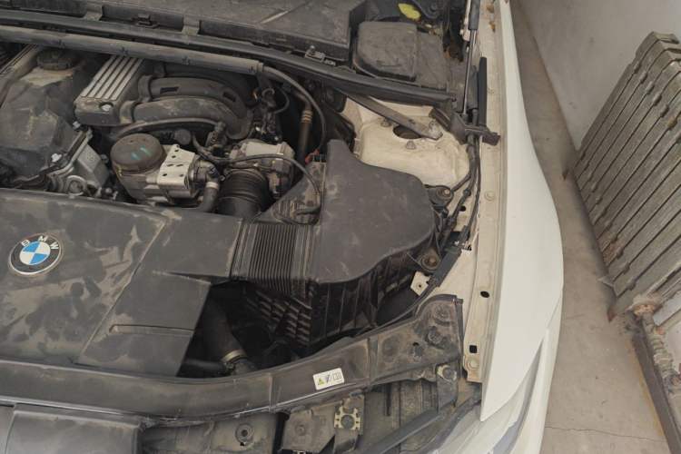 Used BMW 3 Series 2011 320i Luxury Edition Engine Bay Left