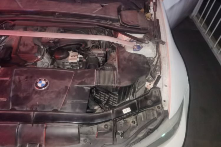 Used BMW 3 Series 2011 320i Sport Edition Engine Bay Left