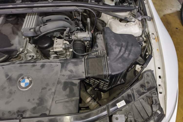 Used BMW 3 Series 2011 320i Convertible Coupe Engine Bay Left