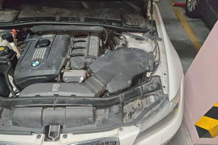 Used BMW 3 Series 2011 325i Luxury Edition Engine Bay Left