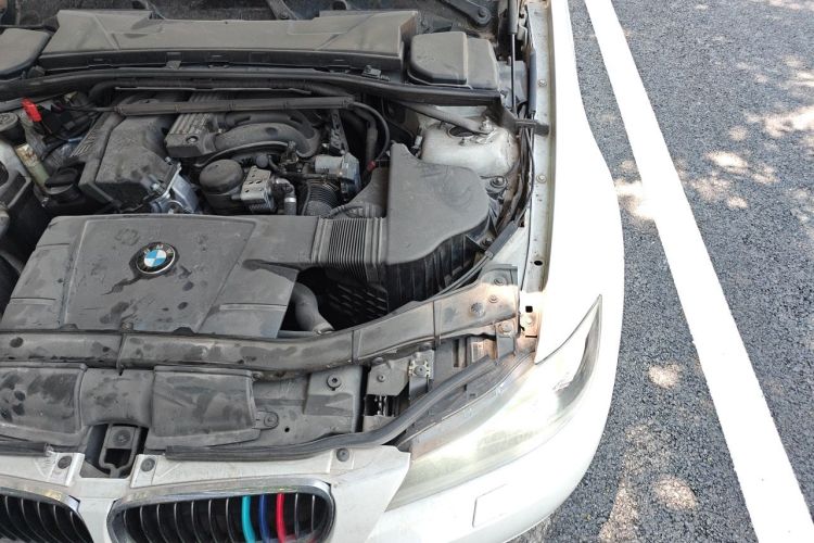 Used BMW 3 Series 2011 320i Luxury Edition Engine Bay Left