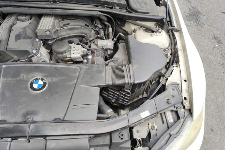 Used BMW 3 Series 2011 320i Luxury Edition Engine Bay Left
