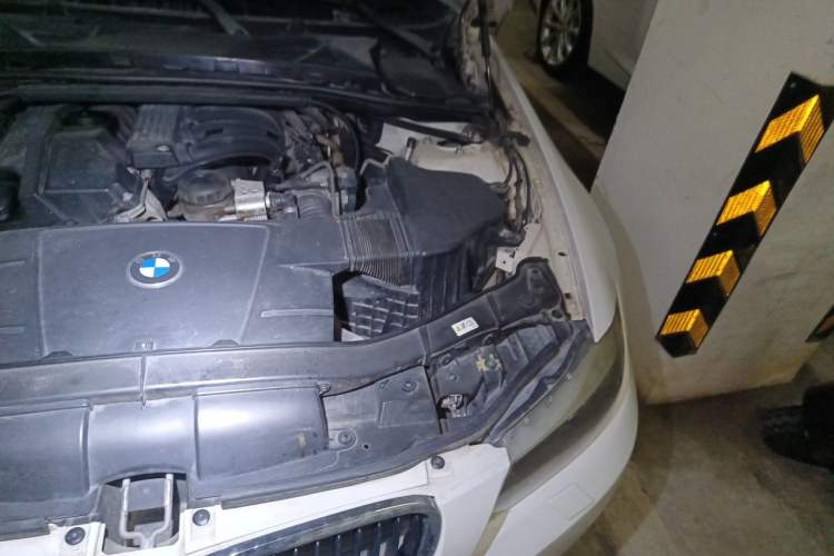 Used BMW 3 Series 2011 320i Sport Edition Engine Bay Left