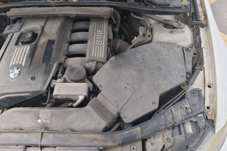 Used BMW 3 Series 2011 325i Sport Edition Engine Bay Left