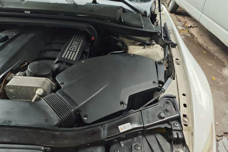 Used BMW 3 Series 2011 325i two-door coupe Engine Bay Left
