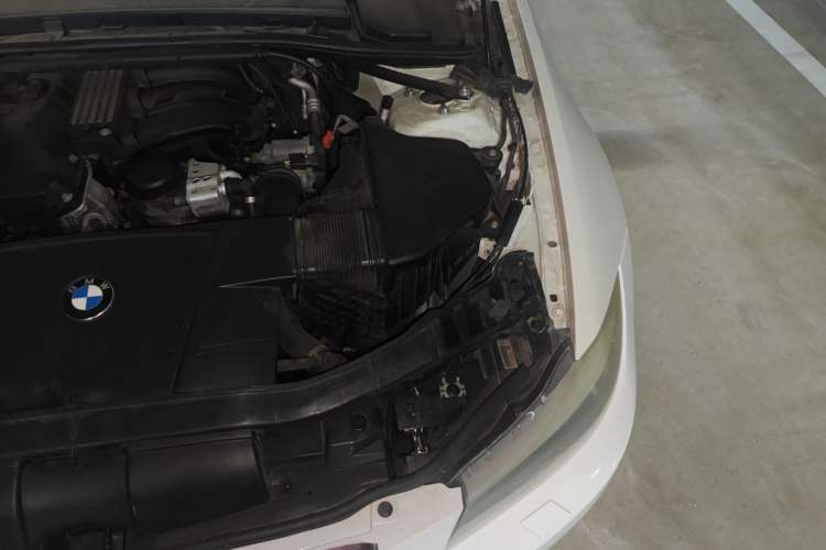 Used BMW 3 Series 2011 320i Sport Edition Engine Bay Left