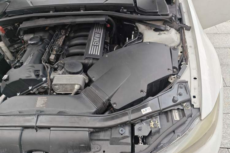 Used BMW 3 Series 2011 325i Sport Edition Engine Bay Left