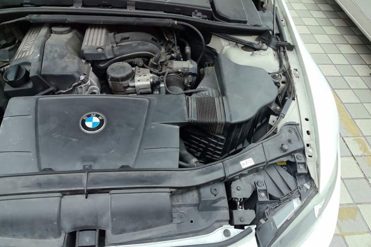Used BMW 3 Series 2011 320i Convertible Coupe Engine Bay Left