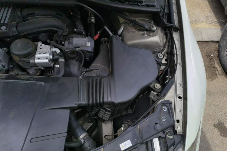 Used BMW 3 Series 2011 320i Luxury Edition Engine Bay Left