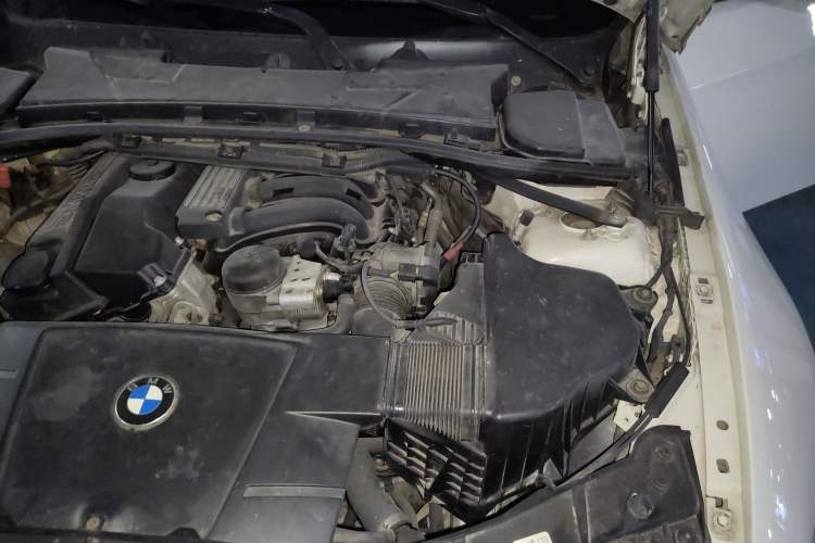 Used BMW 3 Series 2011 320i Convertible Coupe Engine Bay Left
