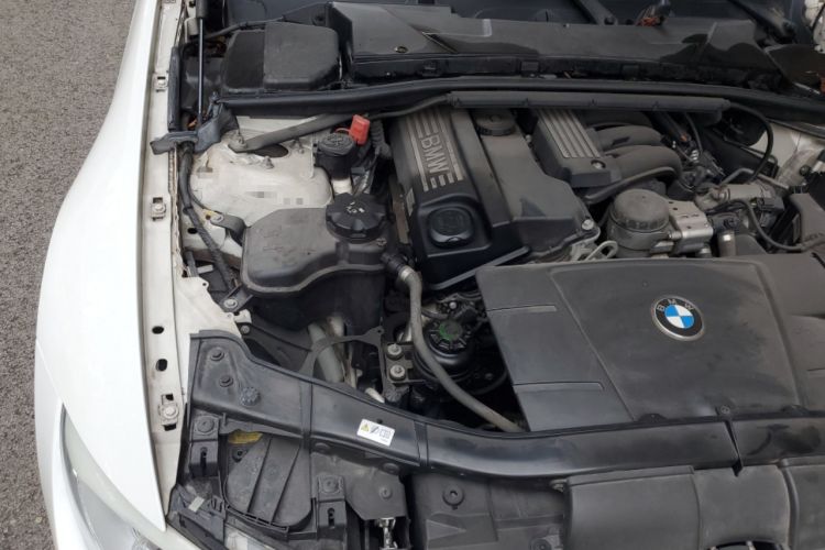 Used BMW 3 Series 2011 320i Coupe Engine Bay Right