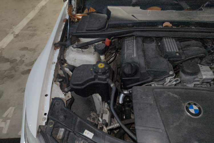 Used BMW 3 Series 2011 320i Luxury Edition Engine Bay Right