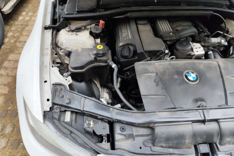 Used BMW 3 Series 2011 320i Luxury Edition Engine Bay Right