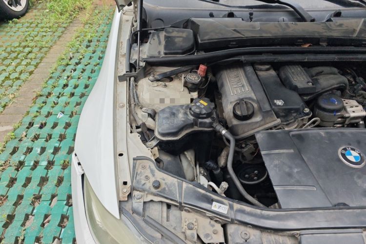Used BMW 3 Series 2011 320i Luxury Edition Engine Bay Right