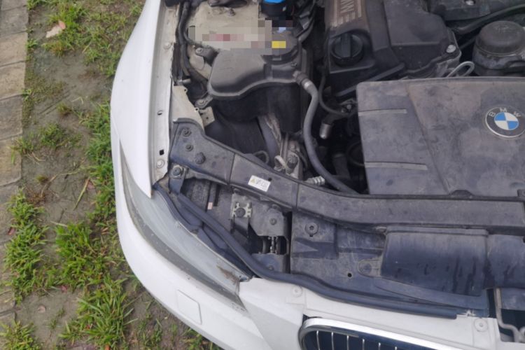 Used BMW 3 Series 2011 320i Sport Edition Engine Bay Right