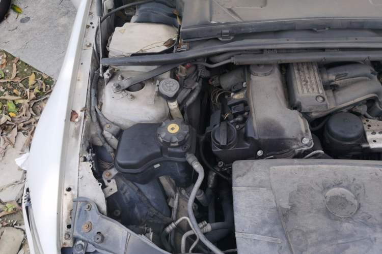 Used BMW 3 Series 2011 320i Luxury Edition Engine Bay Right