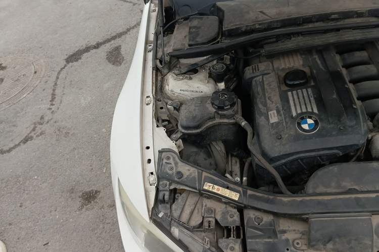 Used BMW 3 Series 2011 330i two-door coupe Engine Bay Right