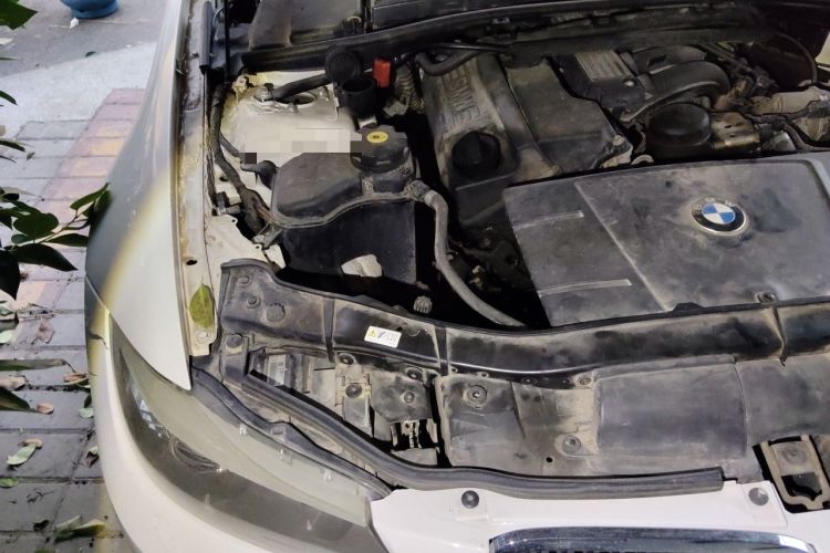 Used BMW 3 Series 2011 320i Luxury Edition Engine Bay Right