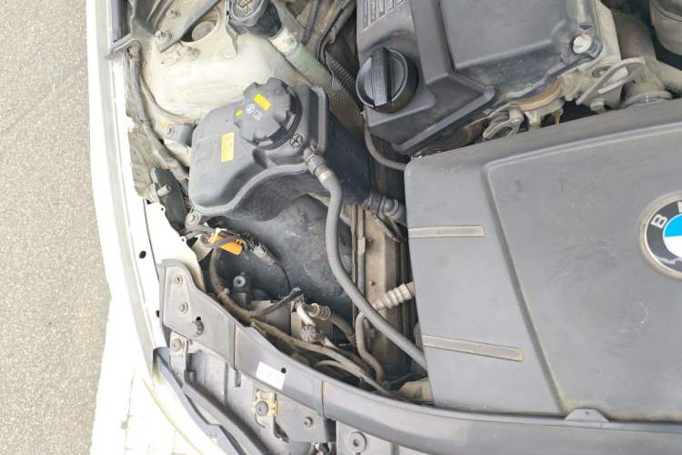 Used BMW 3 Series 2011 320i Sport Edition Engine Bay Right