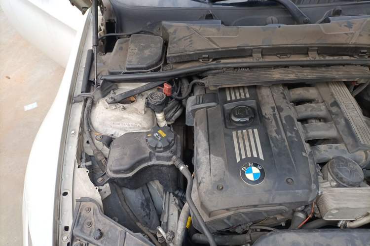 Used BMW 3 Series 2011 325i Luxury Edition Engine Bay Right