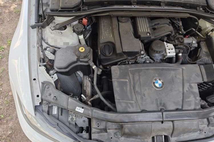 Used BMW 3 Series 2011 320i Luxury Edition Engine Bay Right