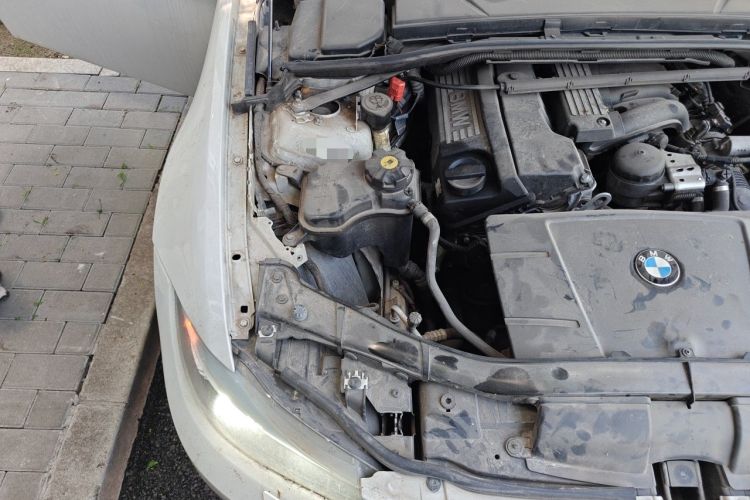Used BMW 3 Series 2011 320i Luxury Edition Engine Bay Right