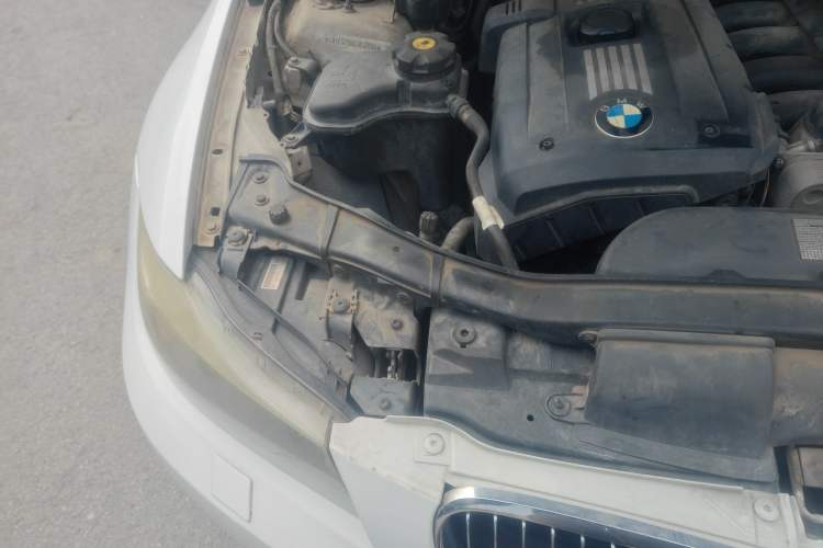 Used BMW 3 Series 2011 325i Sport Edition Engine Bay Right