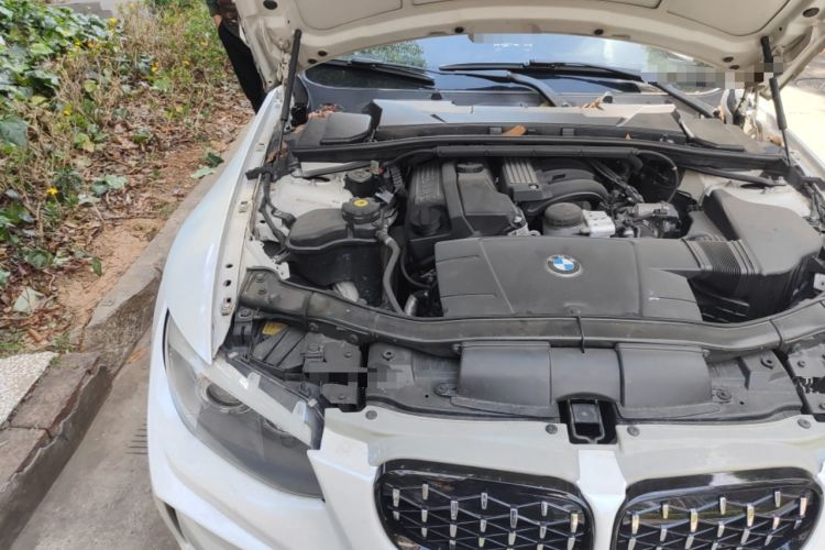 Used BMW 3 Series 2011 320i Convertible Coupe Engine Bay Right
