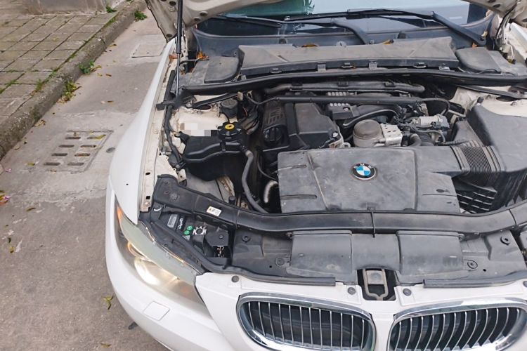 Used BMW 3 Series 2011 320i Luxury Edition Engine Bay Right