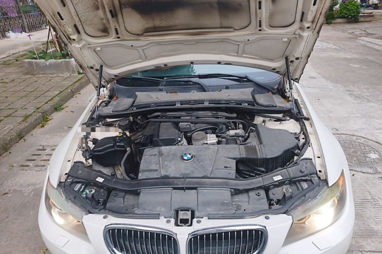 Used BMW 3 Series 2011 320i Luxury Edition Engine Bay