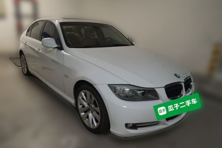 Used BMW 3 Series 2011 320i Luxury Edition Front Right 45 Deg